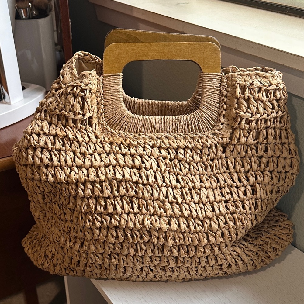 NWOT Boho Woven Raffia Tan Bag w/Wood Handles